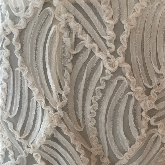 Chic Cream Lace Women's Cropped Blazer with Gold Accents - Picture 4 of 6